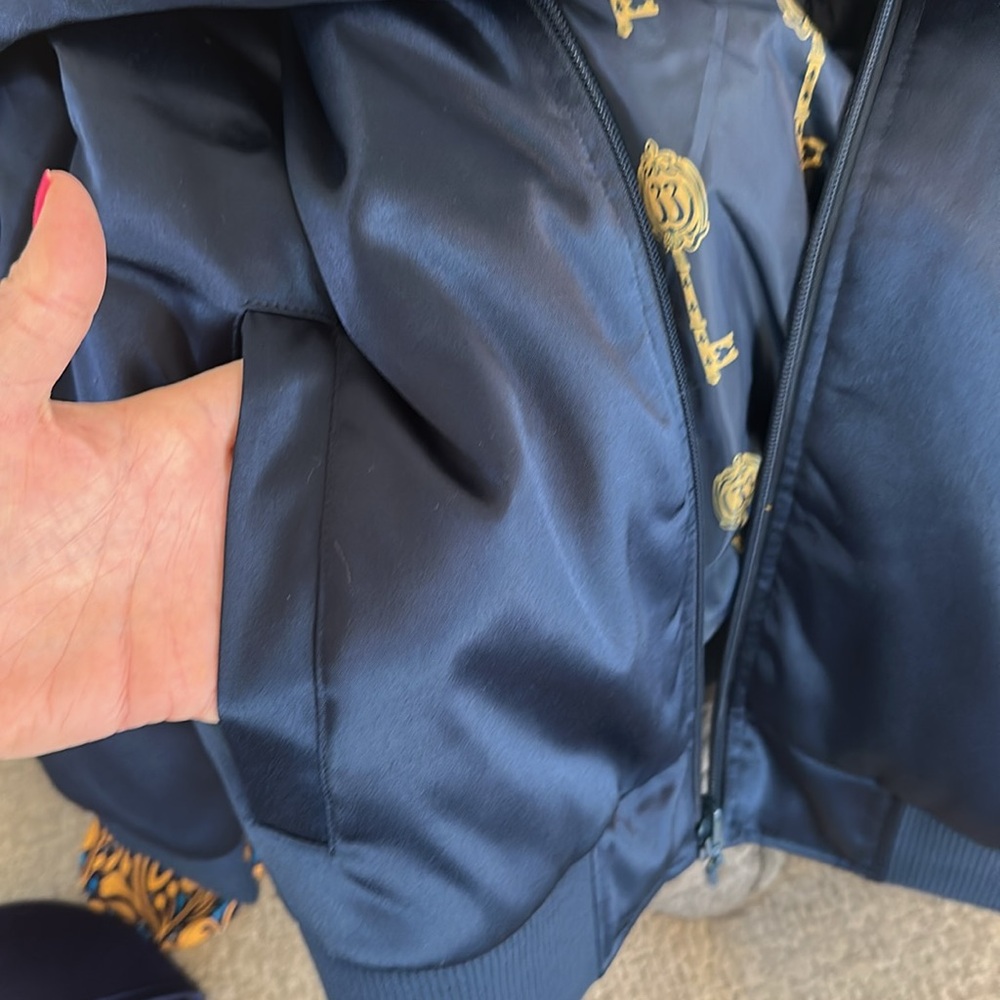 Women’s small Club 33 satin reversible club 33 bomber jacket 💙🔑🔥 - Picture 9 of 15